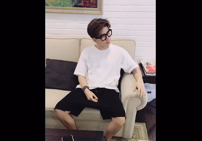 Dù cát-xê khủng, tiền đi show cũng tăng cao hơn trước nhưng mấy năm nay Chi Dân chỉ đủ sức lo cho gia đình, còn bản thân thì vẫn "bỏ ngỏ".