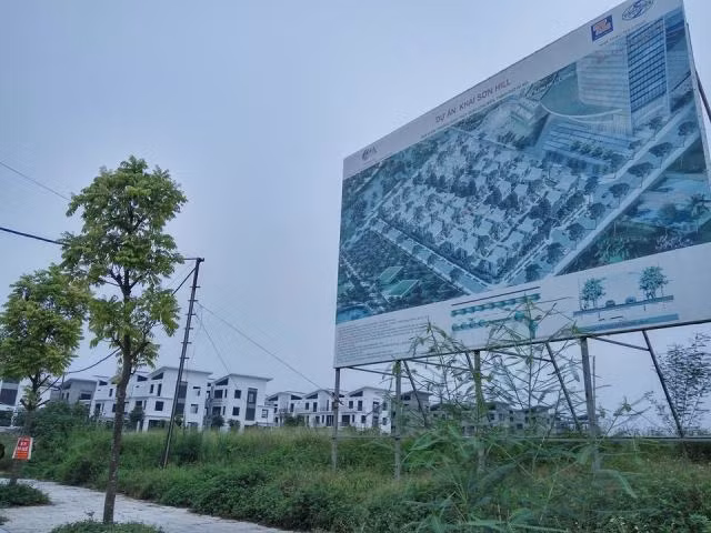Ảnh: Ngổn ngang trên tuyến đường đổi bằng 180ha đất "vàng" ở Long Biên - Hình 13 Anh: Ngon ngang tren tuyen duong doi bang 180ha dat