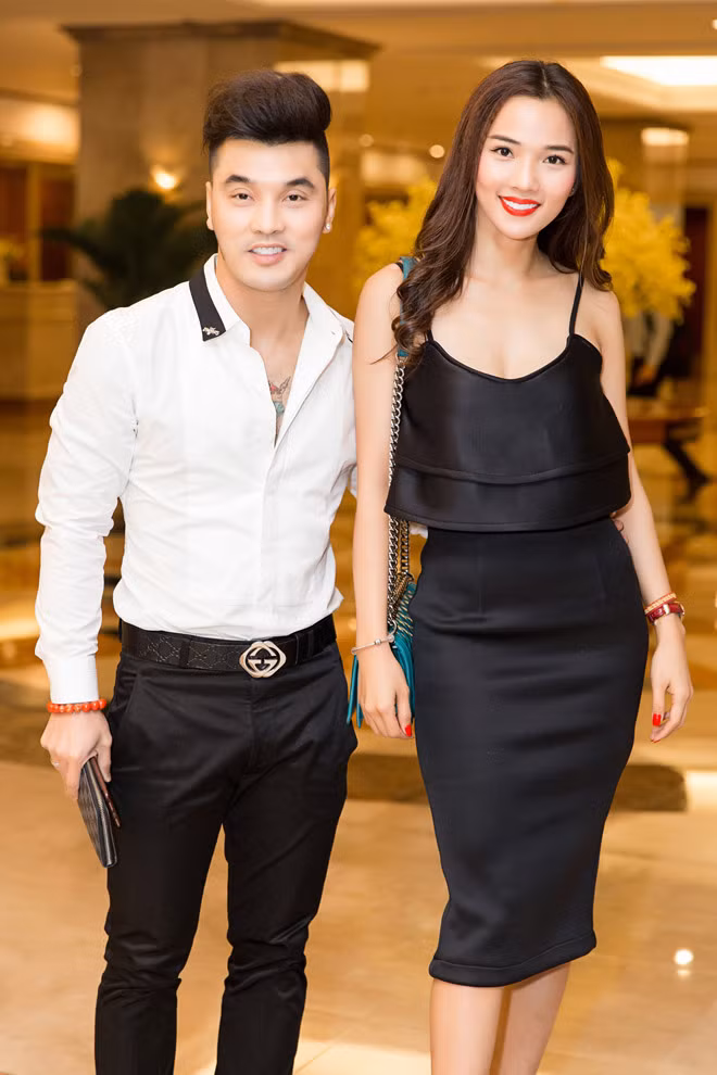 Vợ chồng Ưng Hoàng Phúc cũng có mặt tại buổi ra mắt The Debut để ủng hộ đàn em.