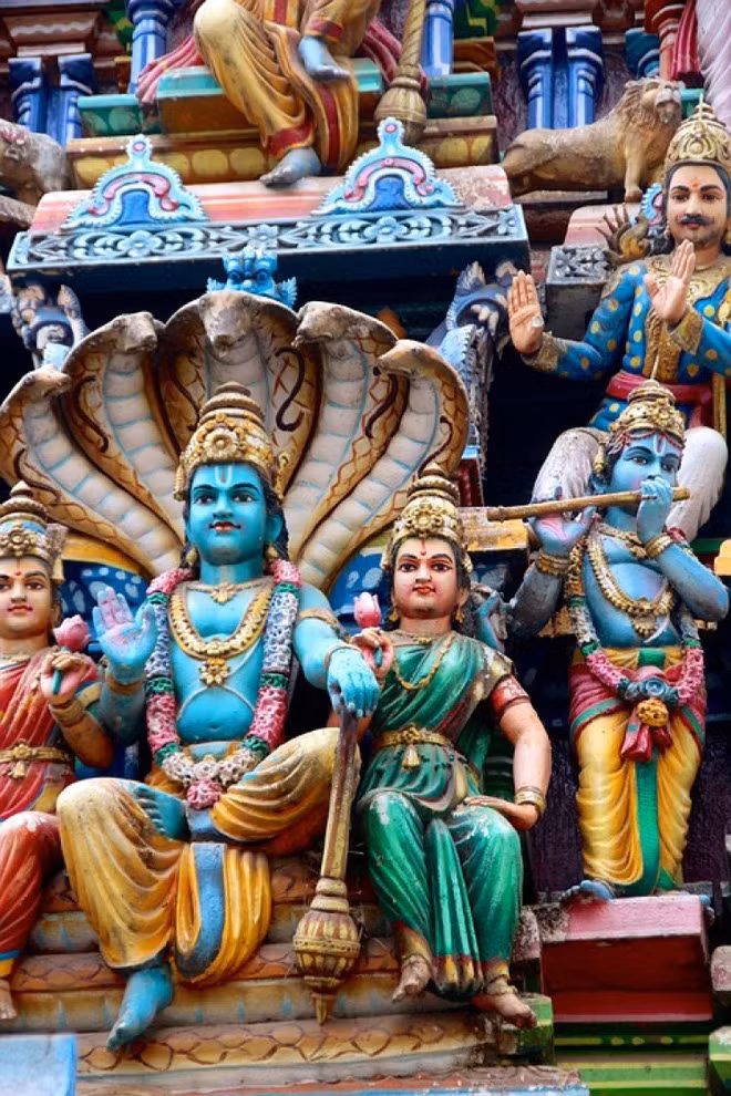 Theo truyền thuyết, thành phố này bị phá hủy trong trận chiến giữa thần Krishna và vua Salva.