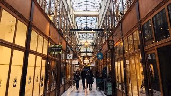 Le Grand-Cerf nằm ngay ở trung tâm khu phố Les Halles.