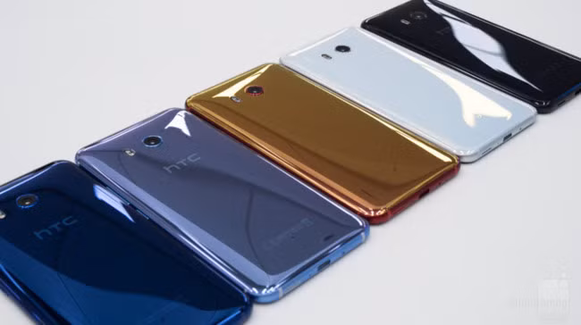 Dien thoai bop canh cua HTC sap co them “ho hang”