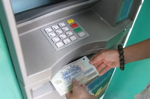 Công an tỉnh Thái Bình khuyến cáo người dân nên thông báo ngay tới cơ quan công an khi phát hiện dấu hiệu đáng ngờ liên quan đến tài khoản hay các số liệu thông tin ATM của mình.