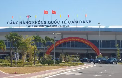 Phat tien nhan vien san bay Cam Ranh danh khach Trung Quoc