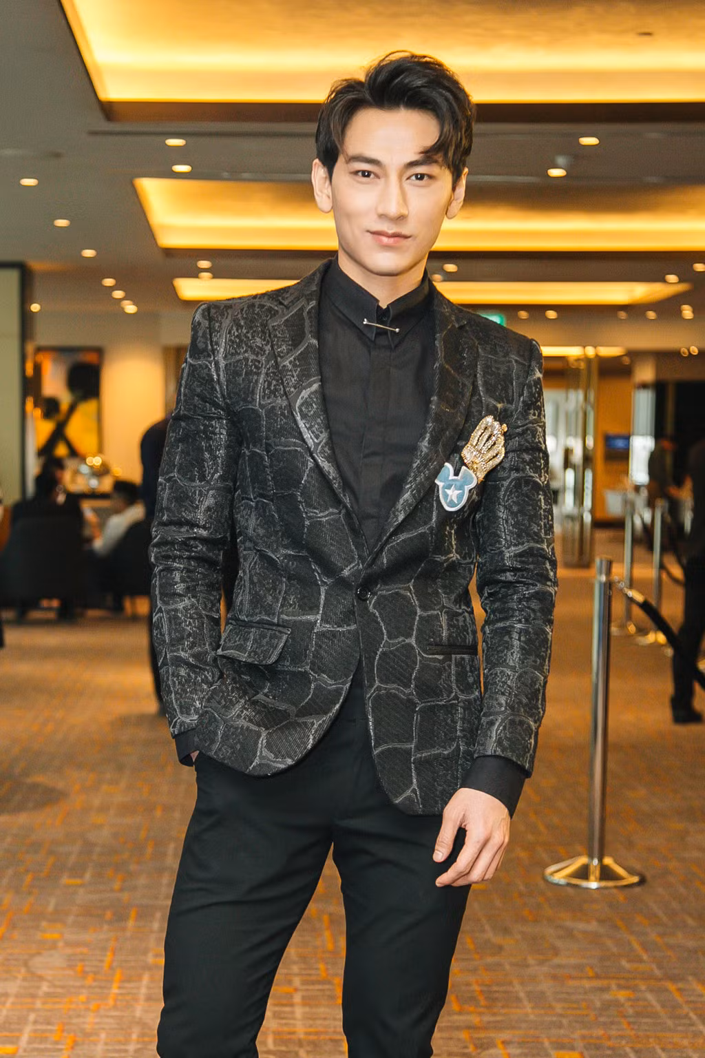 Dong Nhi va Noo Phuoc Thinh "lo" nhau du ngoi canh trong su kien-Hinh-7