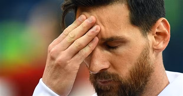 Khi phải đối mặt với đối thủ 'số 1' của mình ngày qua ngày, liệu Messi có chịu được?