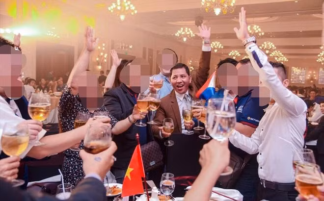 Dàn siêu xe và những đêm "tiệc tùng xa xỉ" của ông chủ Sky Mining Dan sieu xe va nhung dem