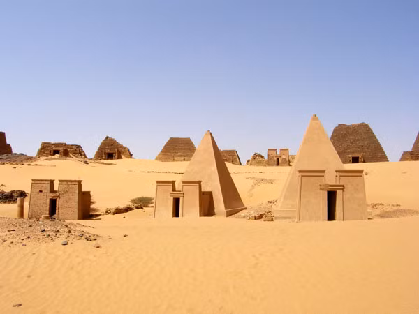 Kim tự tháp của Sudan.