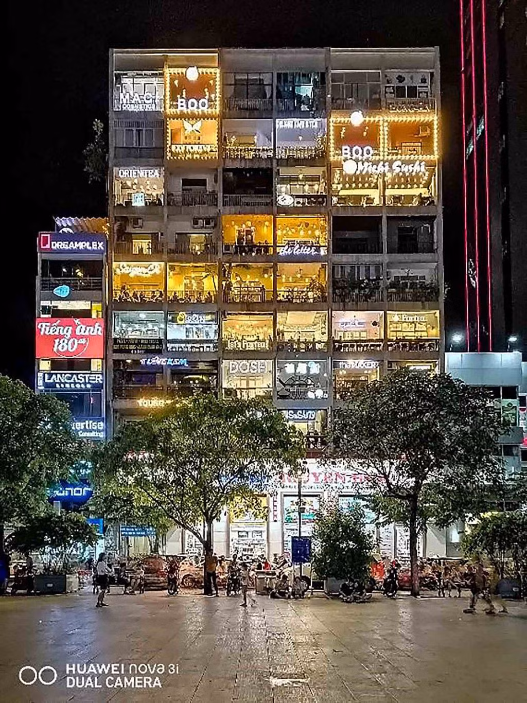 Sai Gon dem lung linh qua ong kinh Huawei Nova 3i-Hinh-2