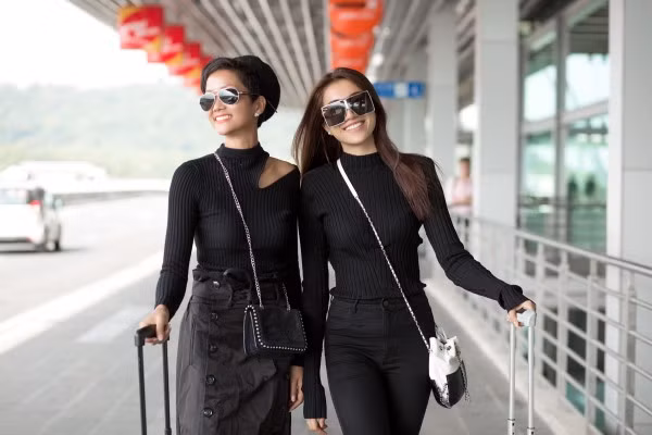 Không có khoảng cách nào giữa hai người đẹp.