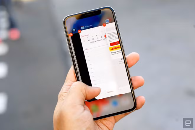 iPhone man hinh uon cong sap ra mat, Apple san sang doi dau Samsung-Hinh-3