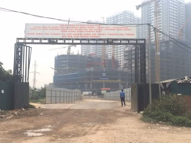 Hà Nội tiếp tục thực hiện một loạt các dự án hạ tầng theo hình thức BT (Ảnh: Tuyến đường Minh Khai -Vĩnh Tuy -Yên Duyên dài khoảng 1,65km được Hà Nội giao cho Công ty CP Đầu tư phát triển Hạ tầng và Đô thị Vĩnh Hưng thực hiện theo hình thức BT đổi lấy gần 60ha đất).