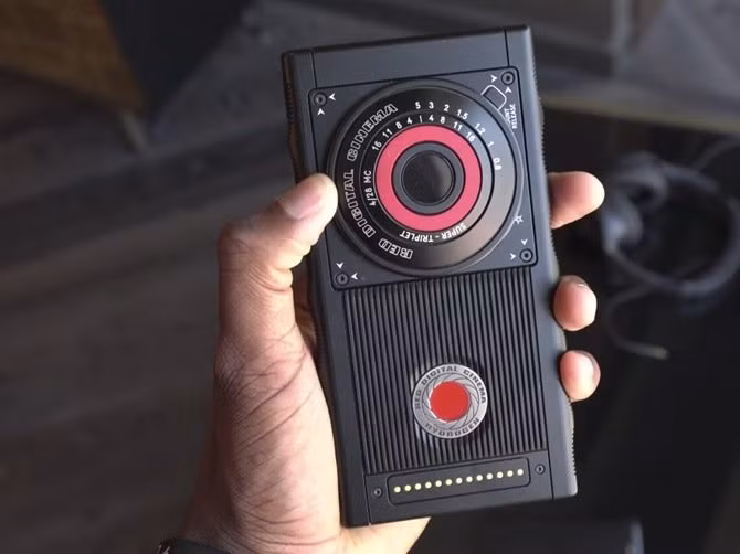RED Hydrogen One được sản xuất bởi công ty chuyên về camera.