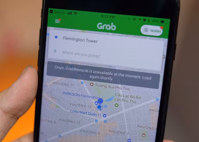 Người dùng không thể đặt xe trên Grab trong nhiều giờ đồng hồ tối 3/4. Ảnh: Duy Tín.