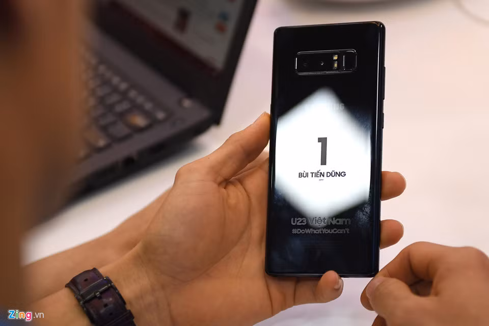 Note 8 còn có tính năng xóa phông, chủ động Live Focus, cho phép bạn kiểm soát độ sâu của ảnh chụp.