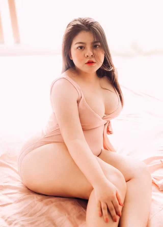 Hãy xinh đẹp theo cách của chính mình. Quan trọng là tự tin và yêu thương, trân trọng bản thân. Đừng để những tiếng nói bên ngoài ảnh hưởng đến thế giới nội tâm của bạn”.