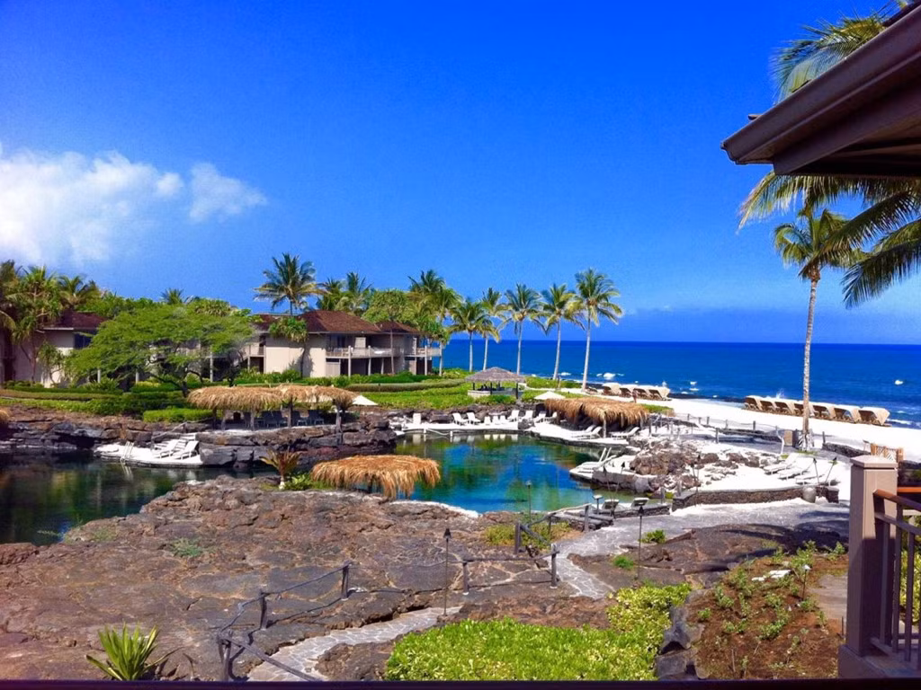 Sau 1 năm hẹn hò, hai người đã tổ chức đính hôn tại khu nghỉ dưỡng The Four Seasons ở Kona, Hawaii thuộc sở hữu của ông Michael Dell. Ảnh: Tripadvisor.