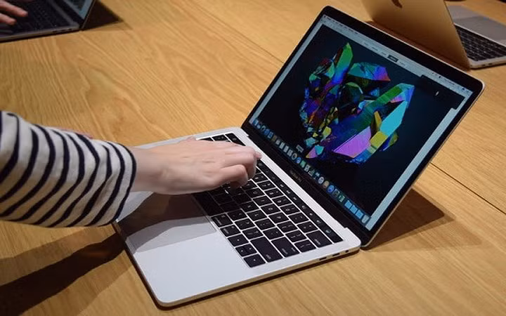 Những mẫu macbook đắt nhưng đáng mua năm 2018 - Hình 4 Nhung mau macbook dat nhung dang mua nam 2018-Hinh-4