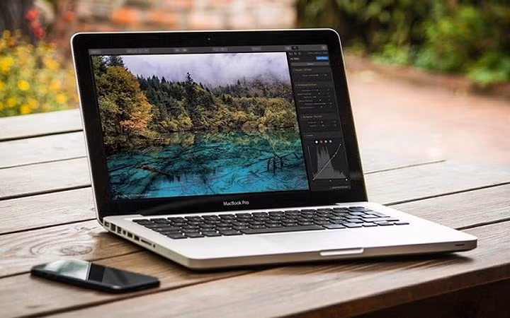 Những mẫu macbook đắt nhưng đáng mua năm 2018 - Hình 2 Nhung mau macbook dat nhung dang mua nam 2018-Hinh-2