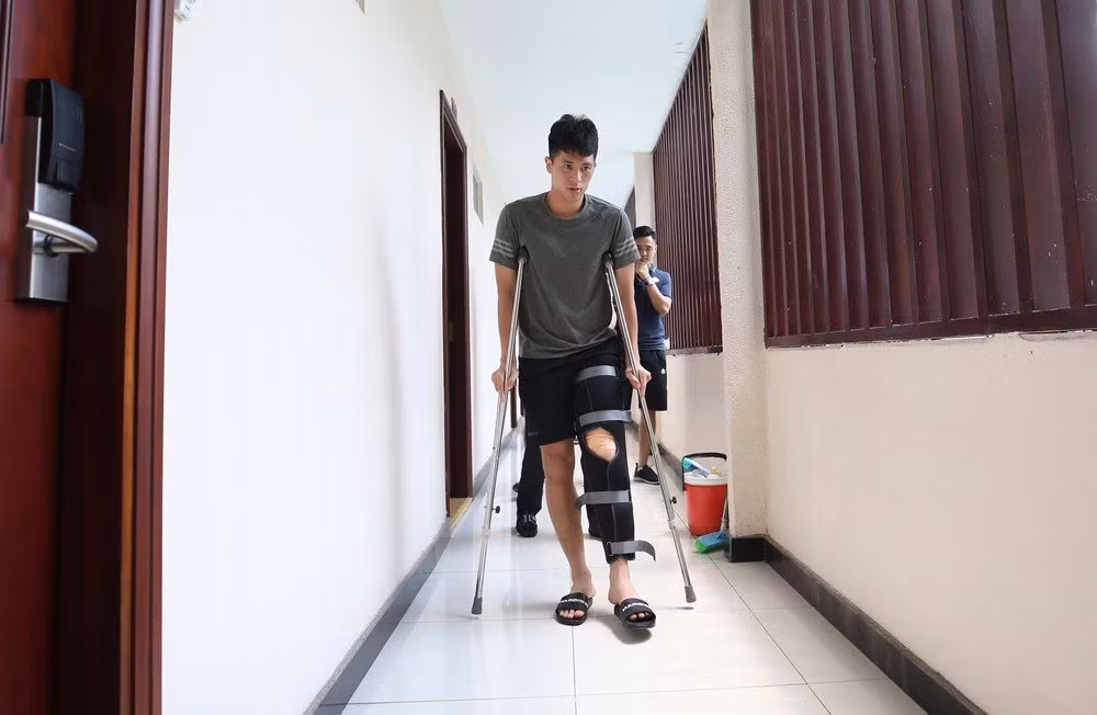 Bau Hien chi tien ty cho Dinh Trong dieu tri chan thuong
