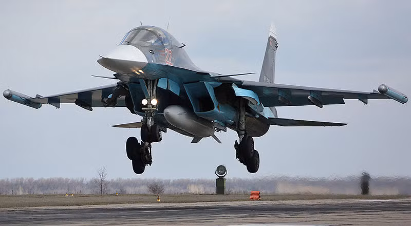 Theo báo Izvestia, UKR-RT được sản xuất bởi công ty con của tập đoàn quốc phòng Almaz-Antey. Nó đang trải qua các bài kiểm tra cuối cùng trước khi chính thức đưa vào phục vụ.