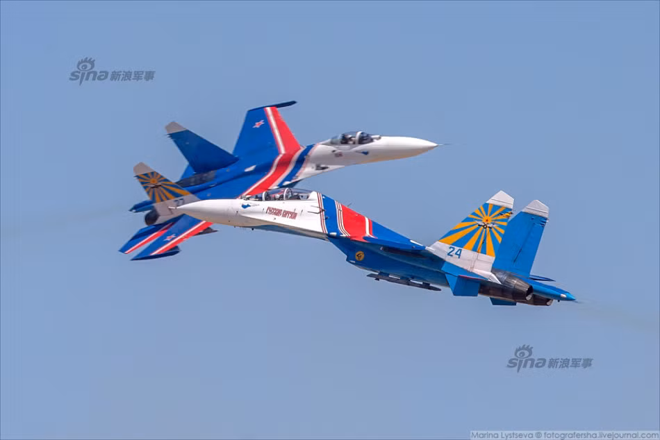 Màn bay mạo hiểm ấn tượng của Su-27 “Hiệp sĩ Nga”.