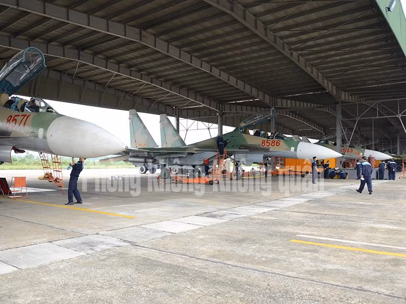 Và như vậy, Trung đoàn 927 (Đoàn Lam Sơn anh hùng) sẽ trở thành đơn vị cấp trung đoàn thứ ba của Không quân Nhân dân Việt Nam trang bị tiêm kích đa năng Su-30MK2 cực kỳ hiện đại.