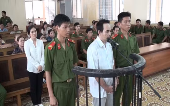 Số vàng mà Yép cướp được, anh ta đã mang về quê nhà người bạn mang đi nấu lại thành vàng khối, bán được 32 triệu đồng. Cơ quan điều tra cũng đã thu hồi được số vàng này. Ngày 14/4/2014, Công an tỉnh Cà Mau cho biết đã khởi tố vụ án, khởi tố bị can đối với Châu Tô Yép về 2 tội "giết người" và "cướp tài sản". Sau này, Tòa án Nhân dân tỉnh Cà Mau tuyên án Châu Tô Yếp chung thân về tội giết người, 6 năm tù tội cướp tài sản, tổng hình phạt là chung thân. 