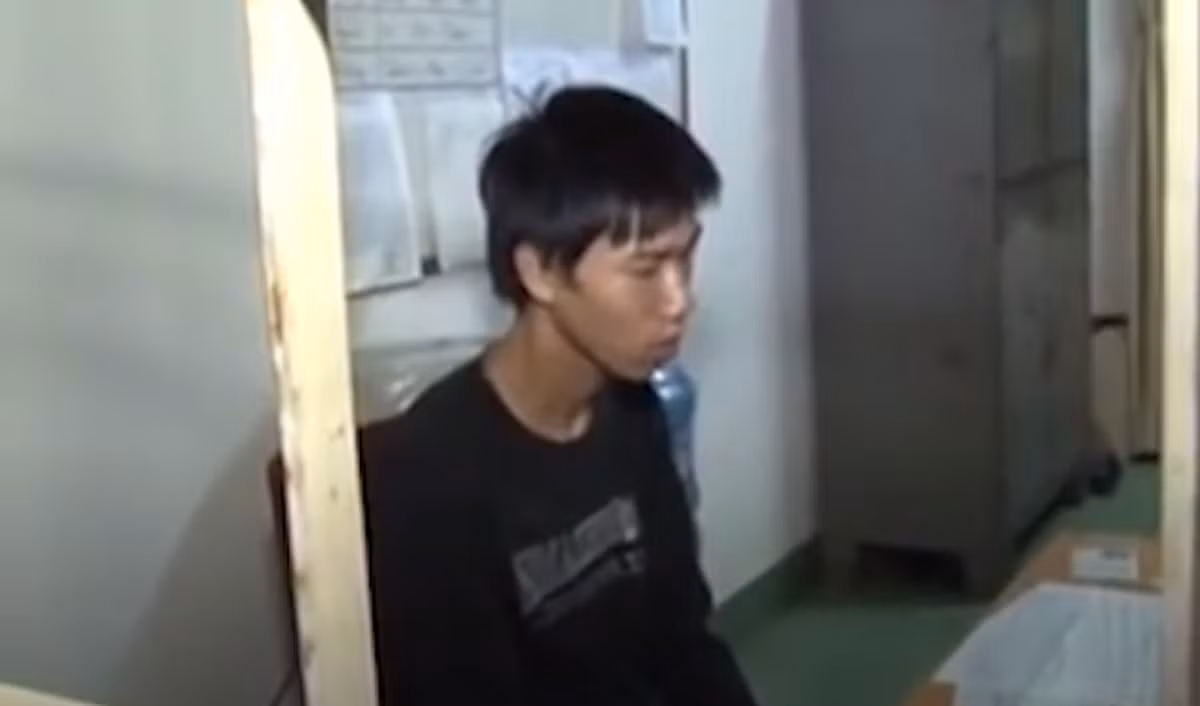 Để bắt nhanh hung thủ tổ trinh sát đã sử dụng linh hoạt các biện pháp nghiệp vụ và nhờ sự hỗ trợ của các công an tỉnh bạn buộc đối tượng phải quay về lại Đắk Lắk. Một mẻ lưới được giăng ra ngay tại bến xe khách liên tỉnh trên địa bàn huyện Ea H'leo. Khi Tình vừa đặt chận xuống bến xe thì bị lực lượng chức năng ập vào bắt giữ.