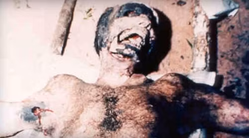 5. Xác chết vô danh không toàn thây Vào năm 1994, xác một người đàn ông được tìm thấy ở Brazil trong tình trạng bị xiên. Toàn bộ nội tạng của người này bị moi ra thông qua một cái lỗ lớn trên ngực. Nhiều người cho rằng người đàn ông này vẫn còn sống khi nội tạng bị moi ra, và cuối cùng chết bởi một cơn đau tim do quá đau đớn và bị sốc. Giám định pháp y kết luận rằng nội tạng của người đàn ông này bị hút ra khỏi cơ thể bằng một dụng cụ giống như máy hút bụi. Một bộ phận bị mất nữa của cái xác là mắt trái, tai trái và môi. Toàn bộ thi thể của người đàn ông vô danh nhầy nhụa máu. Nhiều người tin rằng người đàn ông này là nạn nhân của một nhóm người ngoài hành tinh chuyên thực hiện thí nghiệm cơ thể người Trái đất.