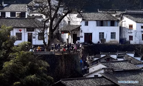 Được biết, khoảng 30 hộ gia đình sinh sống trong “khu phố thiên đường” này và hầu hết người dân ở đây đều kinh doanh du lịch. Ảnh: THX.