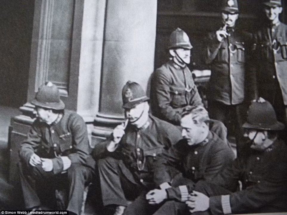 Cảnh sát Anh trong cuộc đình công ở thủ đô London năm 1919.