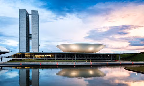 Brasilia, thủ đô của đất nước Brazil, được xây dựng chỉ trong vòng 41 tháng (trong khoảng thời gian từ năm 1956 đến 1960).