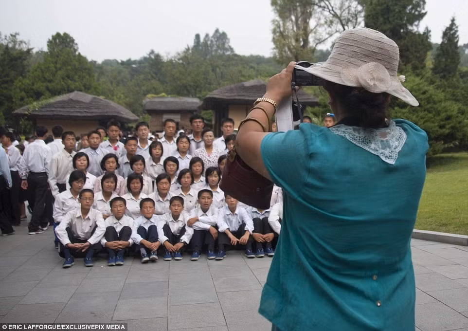 Căn nhà nơi sinh vị cố lãnh tụ Kim Nhật Thành ở Bình Nhưỡng cũng là một địa điểm thu hút các đoàn tham quan từ khắp nơi trên cả nước.