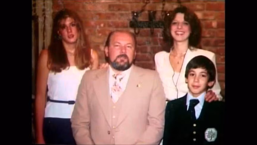 “Sát thủ máu lạnh” Richard Kuklinski đã kết hôn và có 3 người con. Các thành viên trong gia đình Kuklinski đều là người Mỹ.