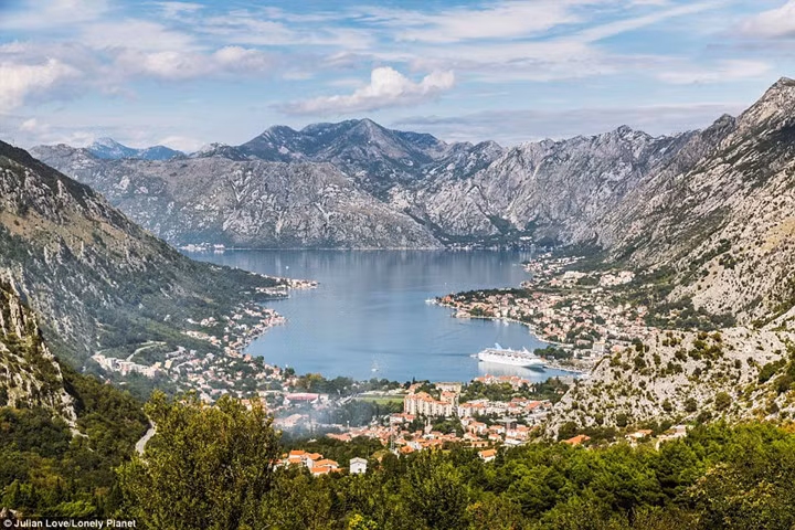 Tháng Năm: Những tín đồ yêu thiên nhiên chắc chắn không thể bỏ qua một Montenegro thơ mộng với những con sông đang uốn mình qua từng ngọn núi.