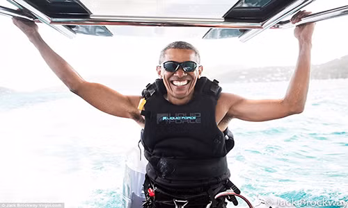 Sau khi rời Nhà Trắng vào tháng trước, cựu Tổng thống Barack Obama và vợ, cựu Đệ nhất phu nhân Michelle Obama, đã dành hơn 1 tuần nghỉ dưỡng trên hòn đảo tư nhân của người bạn tỷ phú Richard Branson.