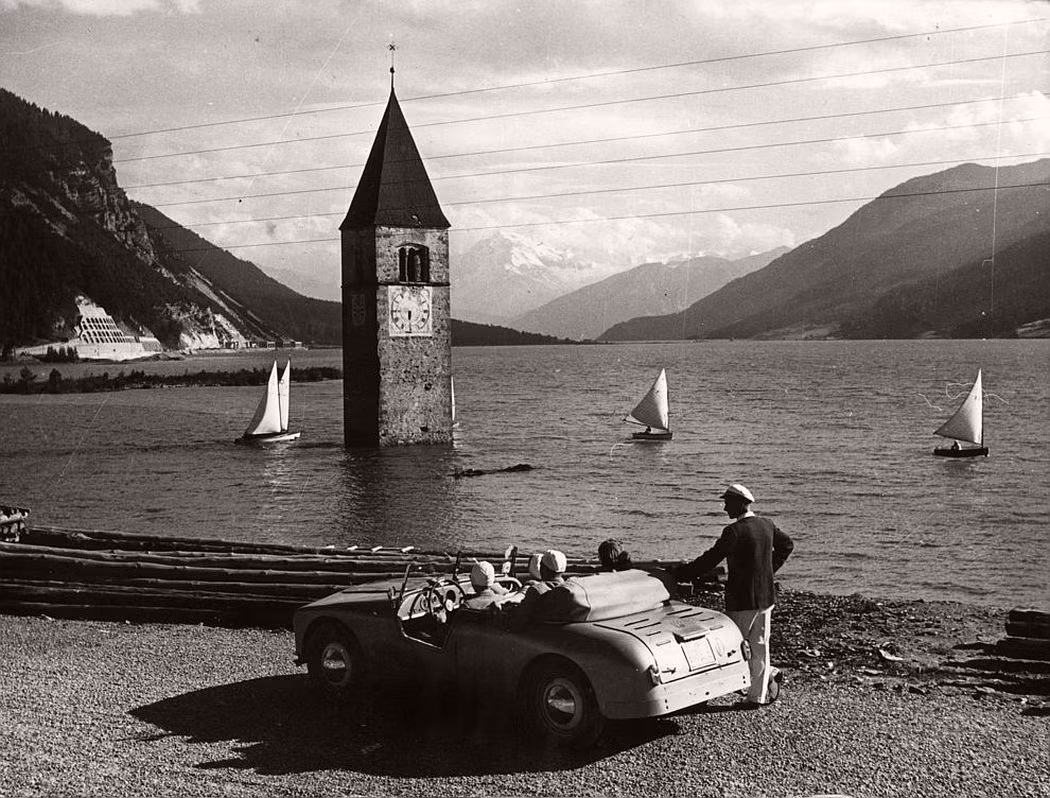 Cảnh thanh bình ở Hồ Reschen, miền nam Tyrol, này 13/8/1953.