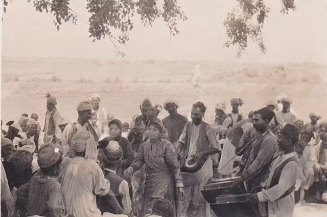 Rất đông người tập trung tại North West Frontier năm 1932.