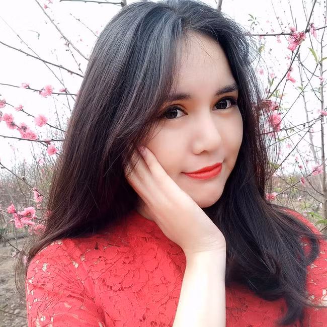 Tuy vậy, Huyền Trang chẳng hề chối bỏ quá khứ. Cô thậm chí vẫn giữ những tấm hình ngày xưa như một mảnh ký ức, dù buồn nhưng lại cần phải nhớ trong đời.