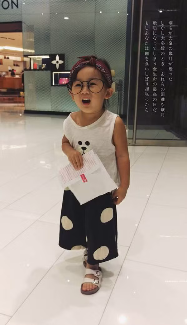 Gương mặt thật của em bé Vô Diện đáng yêu gây sốt tại 2 mùa Halloween liên tiếp.