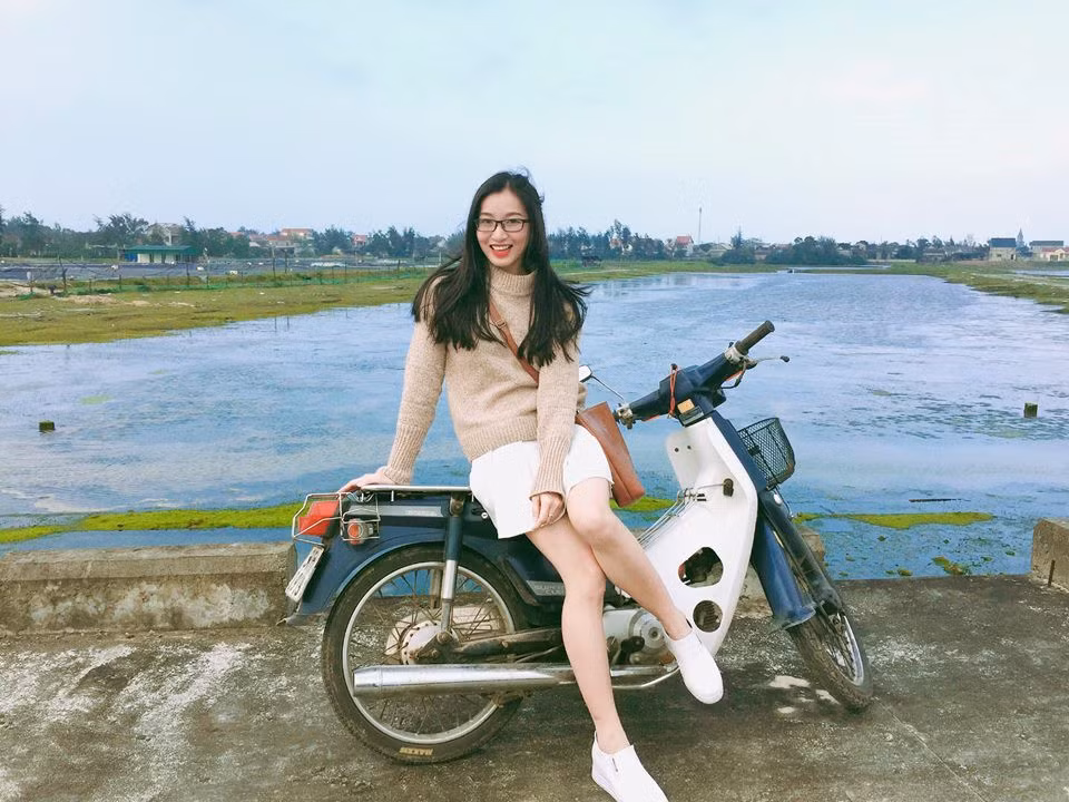 Là người cuối cùng trả lời câu hỏi ứng xử, nhưng Nguyễn Thị Thu Trang không tỏ ra hồi hộp, lúng túng. Trước câu hỏi "Kinh doanh qua mạng có những ưu điểm, nhược điểm gì? Làm thế nào để bạn phát huy những ưu điểm, và hạn chế những nhược điểm đó?", cô gái đến từ Hà Tĩnh này đã đưa ra câu trả lời ngắn gọn và mang tính khái quát tổng hợp, nhận được tràng vỗ tay từ khán giả.