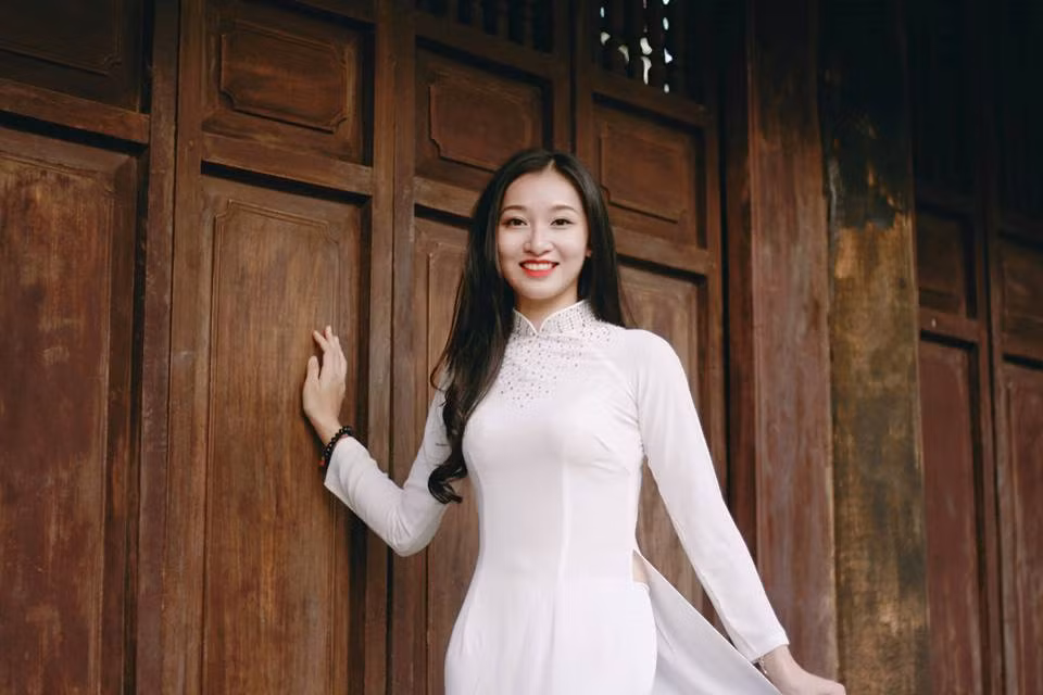 Trước khi trở thành tân hoa khôi, Thu Trang phải vượt qua các vòng thi tài năng, hoạt động xã hội, chụp ảnh ngoài trời, tiếng Anh, kỹ năng mềm... Đây là điểm nhấn trong cuộc thi năm nay, bởi chủ đề của Imiss Thăng Long 2017 là "Trải nghiệm để trưởng thành", xây dựng hình ảnh sinh viên mới năng động, tài năng và hội nhập quốc tế.