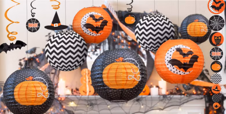  Màu sắc của lễ Halloween: Hai màu truyền thống của lễ hội này là cam và đen, biểu tượng cho mùa thu và mùa thu hoạch. Trong đó, màu cam tượng trưng cho mùa màng và lá đổi màu, trong khi màu đen tượng trưng cho sự ra đi của mùa hè và sự chuyển mùa. Ảnh: InspirationSeek.