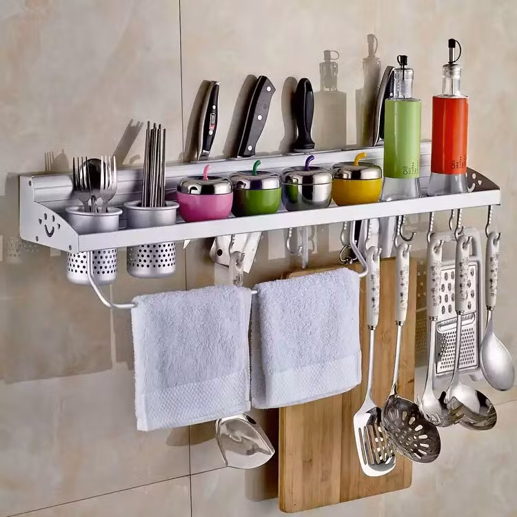 Tùy sở thích, bạn có thể tặng những món đồ làm bánh, đồ dùng nhà bếp cho bạn gái nhân ngày 8/3.