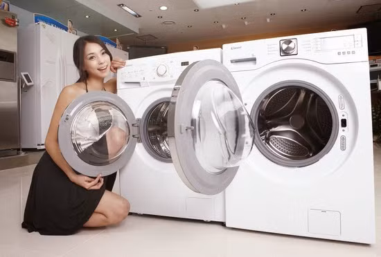 Chọn thời điểm khuyến mại của các cửa hàng, siêu thị để bạn có thể hưởng các mức ưu đãi, giảm giá máy giặt lồng ngang.