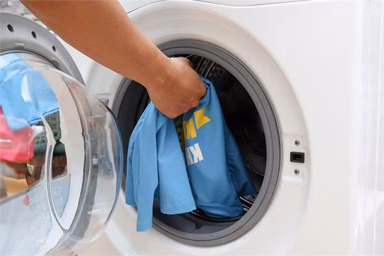Tham khảo các dòng máy giặt Electrolux EWP8542, Electrolux EWF85743, máy giặt LG WD-8600, máy giặt Samsung WW80J3283KW/SV (8kg), LG WD8600 (7kg)... chúng đều đang trong đợt khuyến mại của các siêu thị điện máy, mức giá 7,5- dưới 10 triệu đồng.