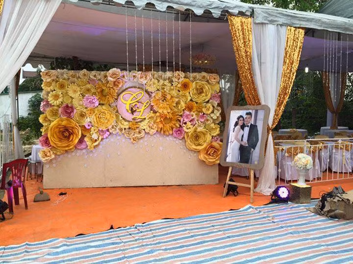 Nhiều người ước tính, gia đình đại gia của cô dâu chú rể đã chi cả chục tỷ đồng cho đám cưới của Bảo Chung - Mai Liên. Chia sẻ trên báo Đời sống Pháp Luật, gia đình cặp đôi cho biết sẽ trích một phần tiền cưới để làm từ thiện. Ảnh: FBNV