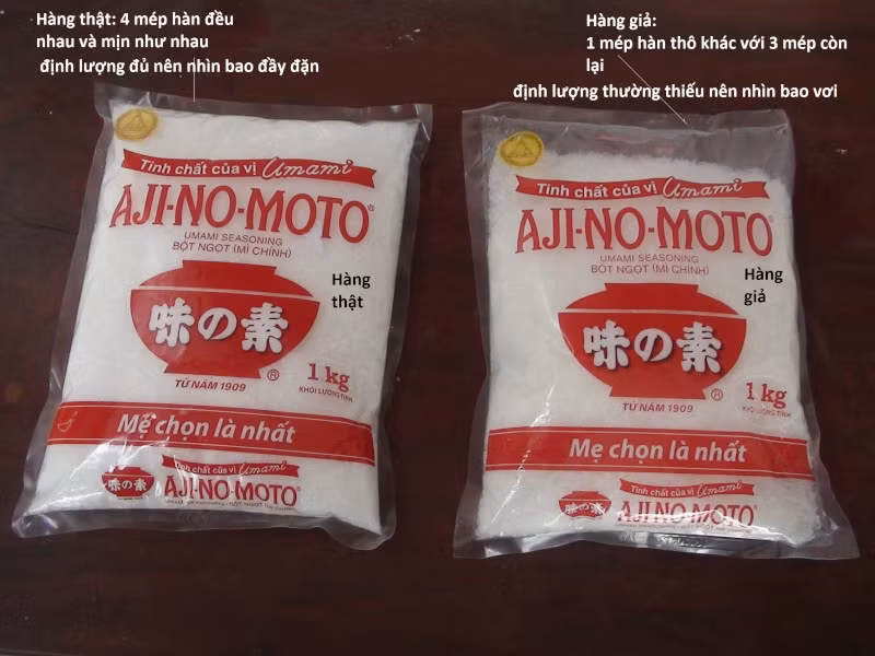Khi quan sát, bạn dễ dàng nhận thấy bao bì của gói gia vị thật dày, mềm mại, không nhăn. Trong khi đó, hàng giả bao bì giòn, cứng và dễ nhăn nheo.