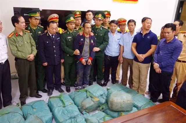 Doc gi hom nay 18/2: Chau Viet Cuong sap hau toa vi 